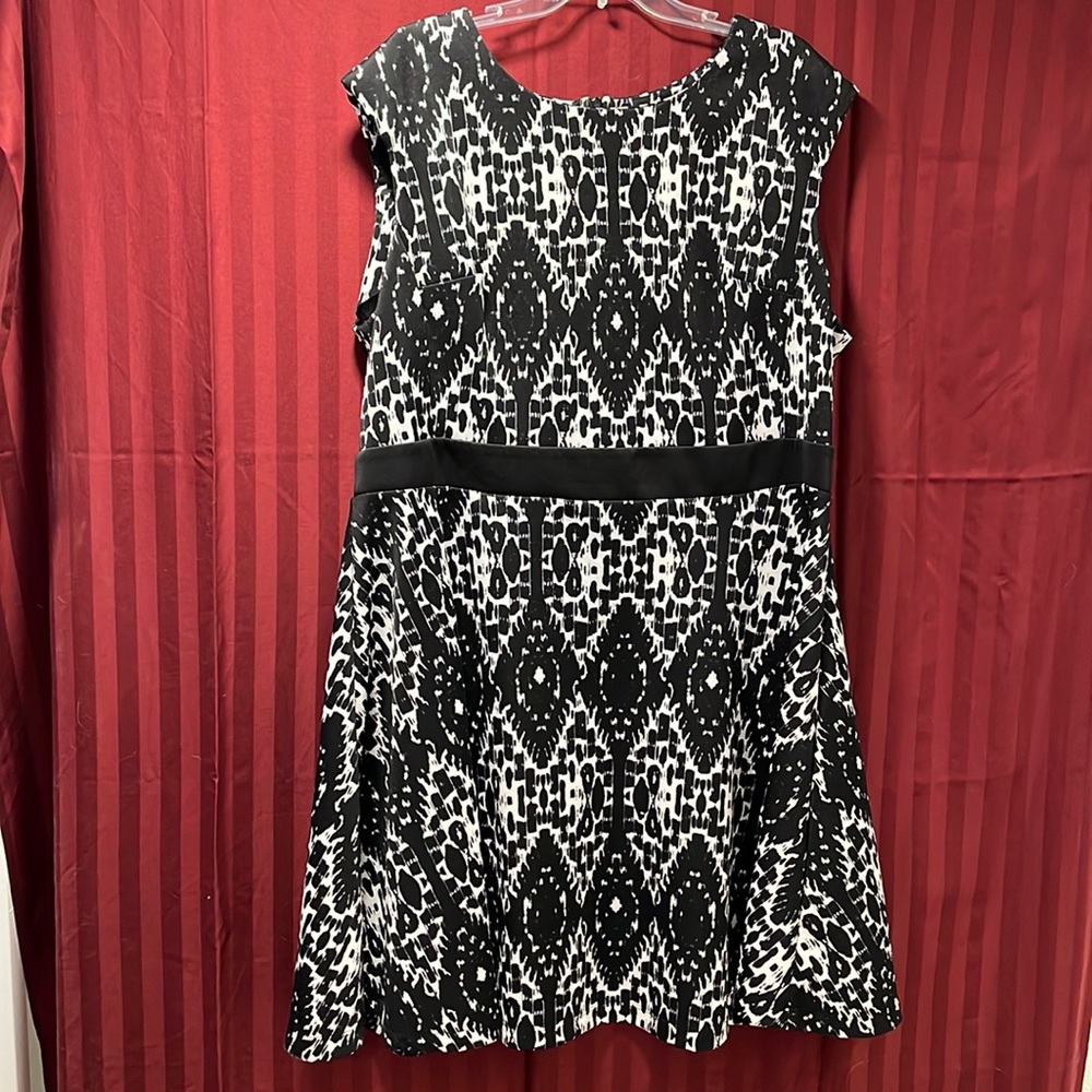 AA Studio Black and White Ikat Print Fit & Flare Sleeveless Dress in Size 20W